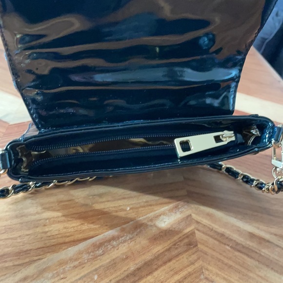 Black patent evening bag with gold accents 🌟 - Picture 11 of 15